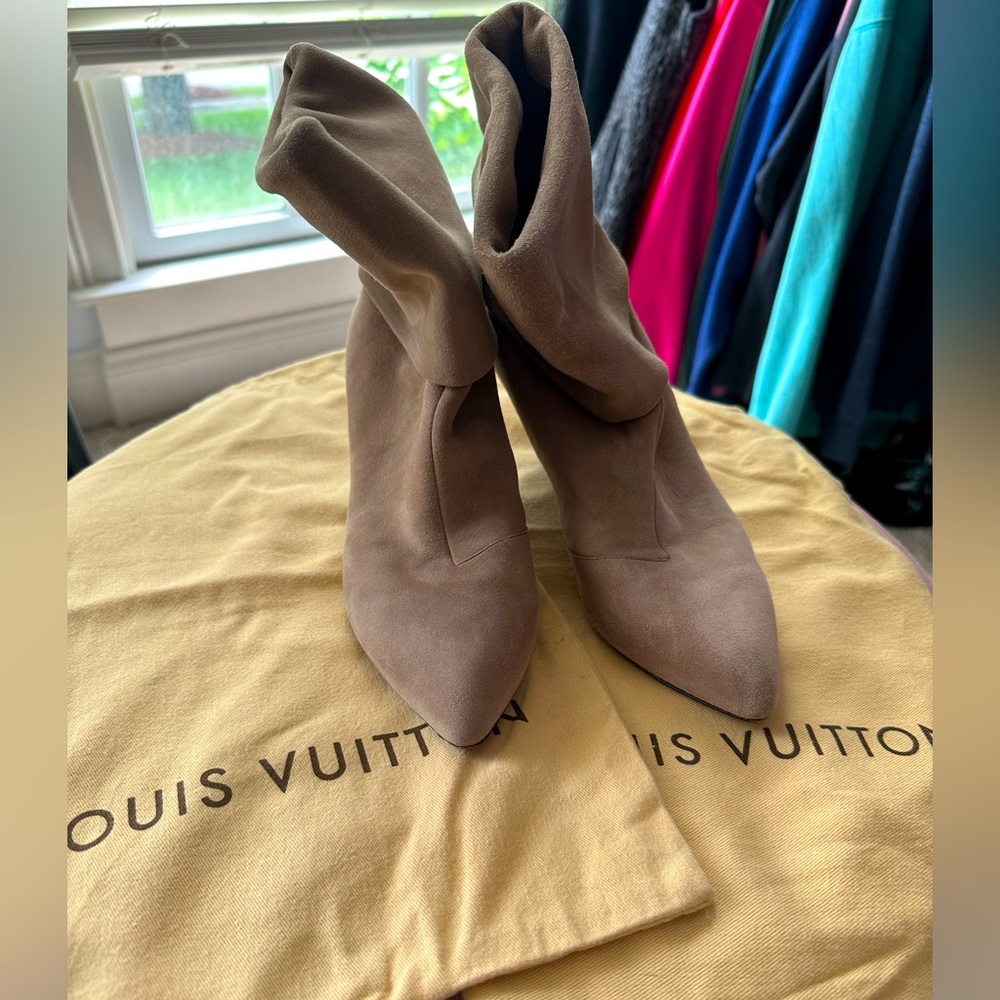 Louis Vuitton Suede Ankle Boots size 38